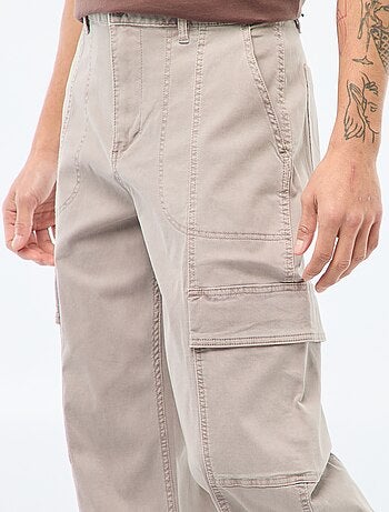 Pantaloni multitasche tinta unita taglio dritto / Regular Fit