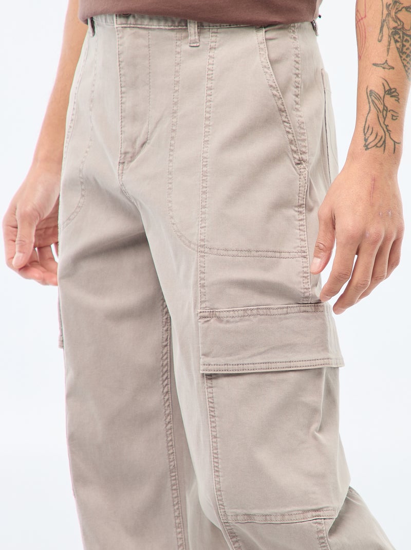 Pantaloni multitasche tinta unita taglio dritto / Regular Fit Grigio - Kiabi