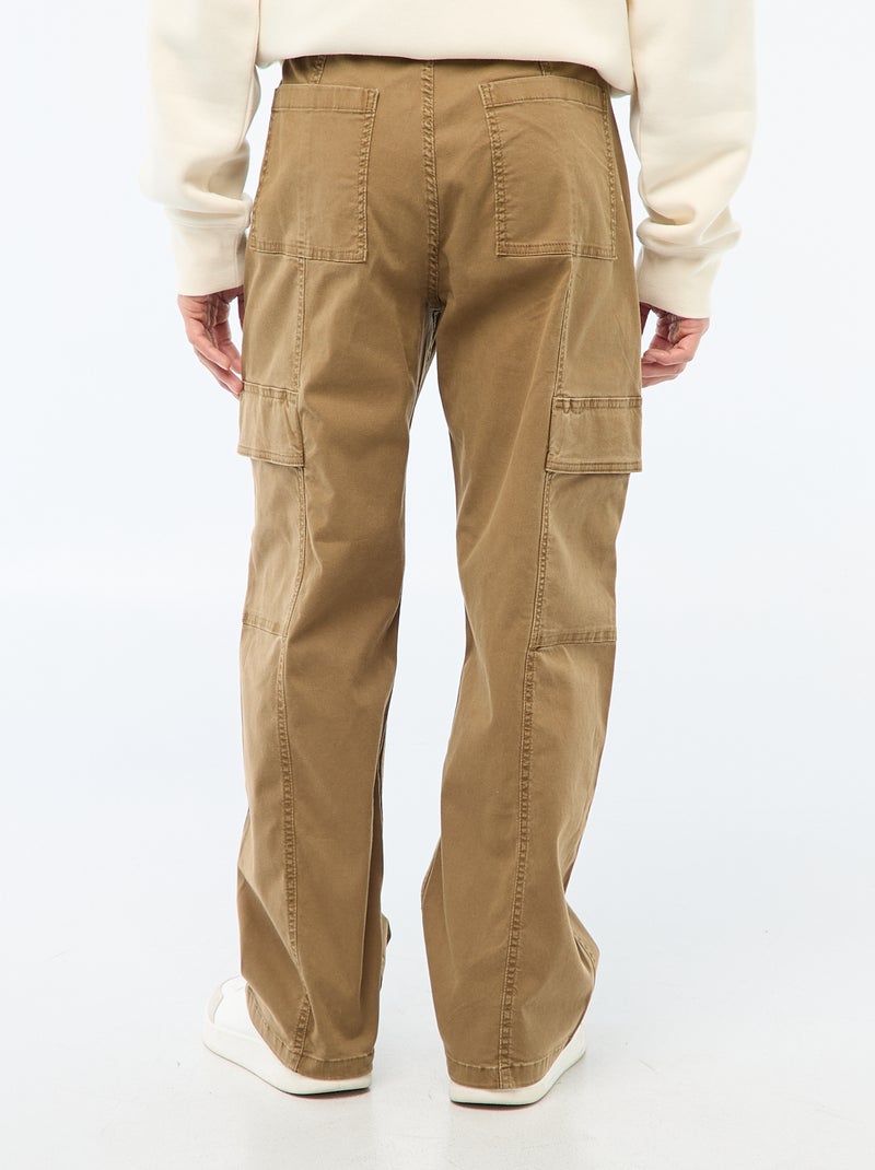Pantaloni multitasche tinta unita taglio dritto / Regular Fit Marrone - Kiabi