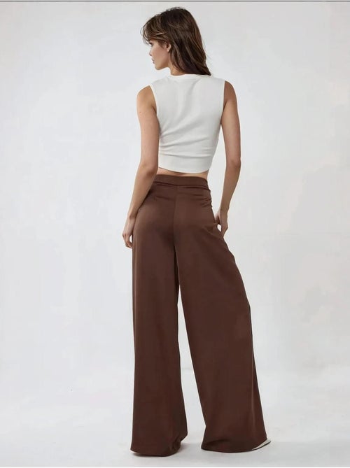 Pantaloni palazzo in raso a vita alta e gamba larga - Kiabi Pantaloni palazzo in raso a vita alta e gamba larga - Kiabi