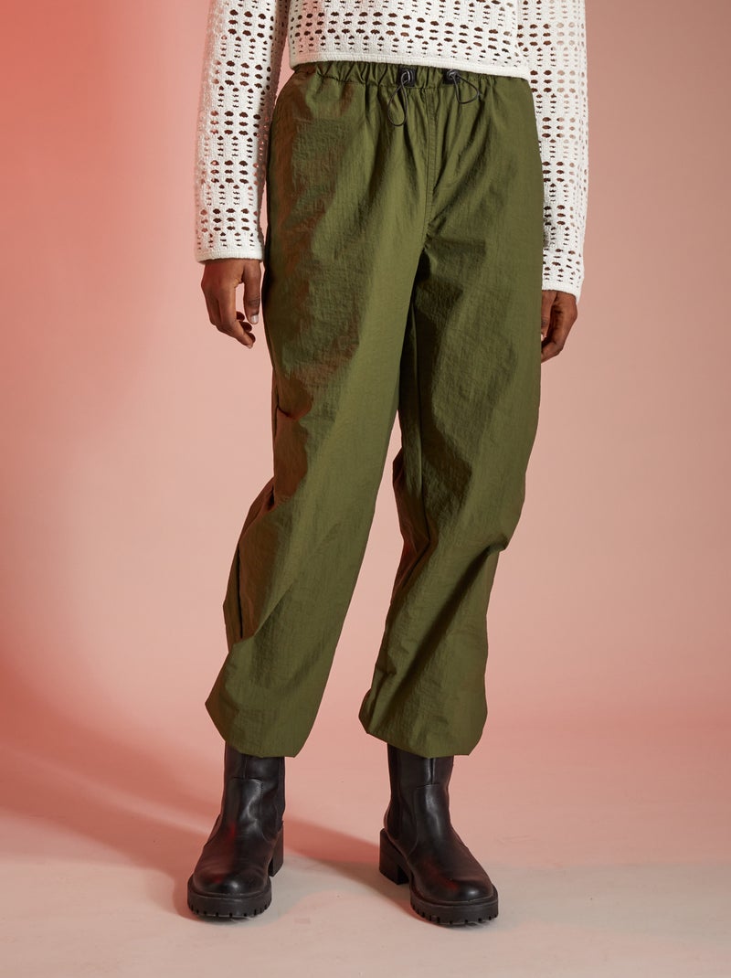 Pantaloni parachute in nylon KAKI - Kiabi