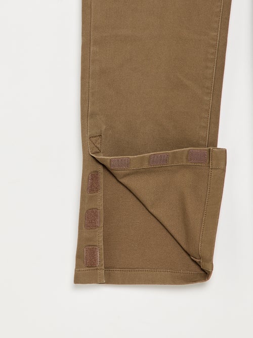 Pantaloni regular con tasche a patta - collezione facile da indossare - Kiabi Pantaloni regular con tasche a patta - collezione facile da indossare - Kiabi