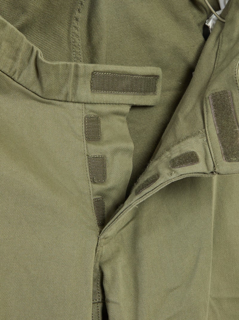 Pantaloni regular con tasche a patta - collezione facile da indossare VERDE - Kiabi