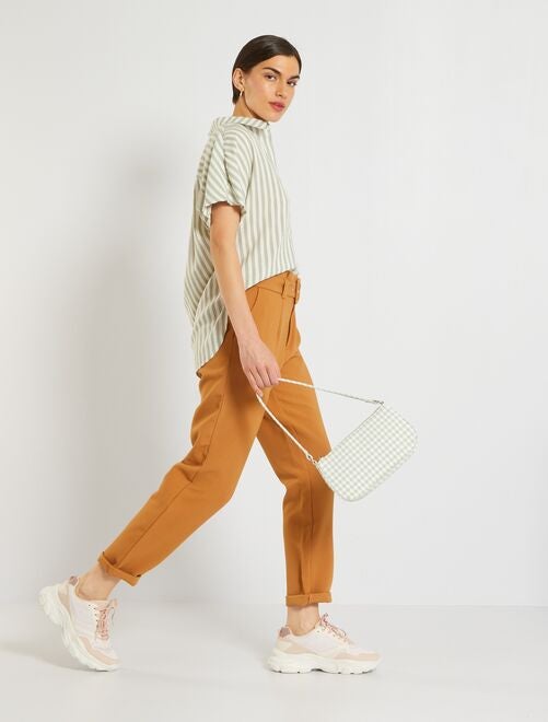 Pantaloni regular fit a vita alta + cintura - MARRONE - Kiabi - 18.00€