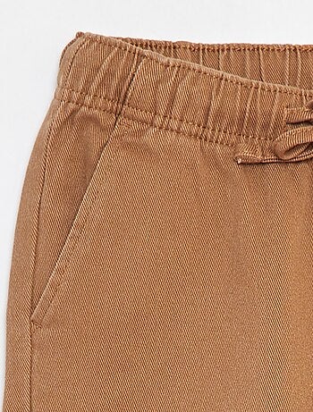Pantaloni slim con vita regolabile