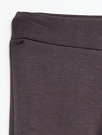 Pantaloni sportivi taglio flare