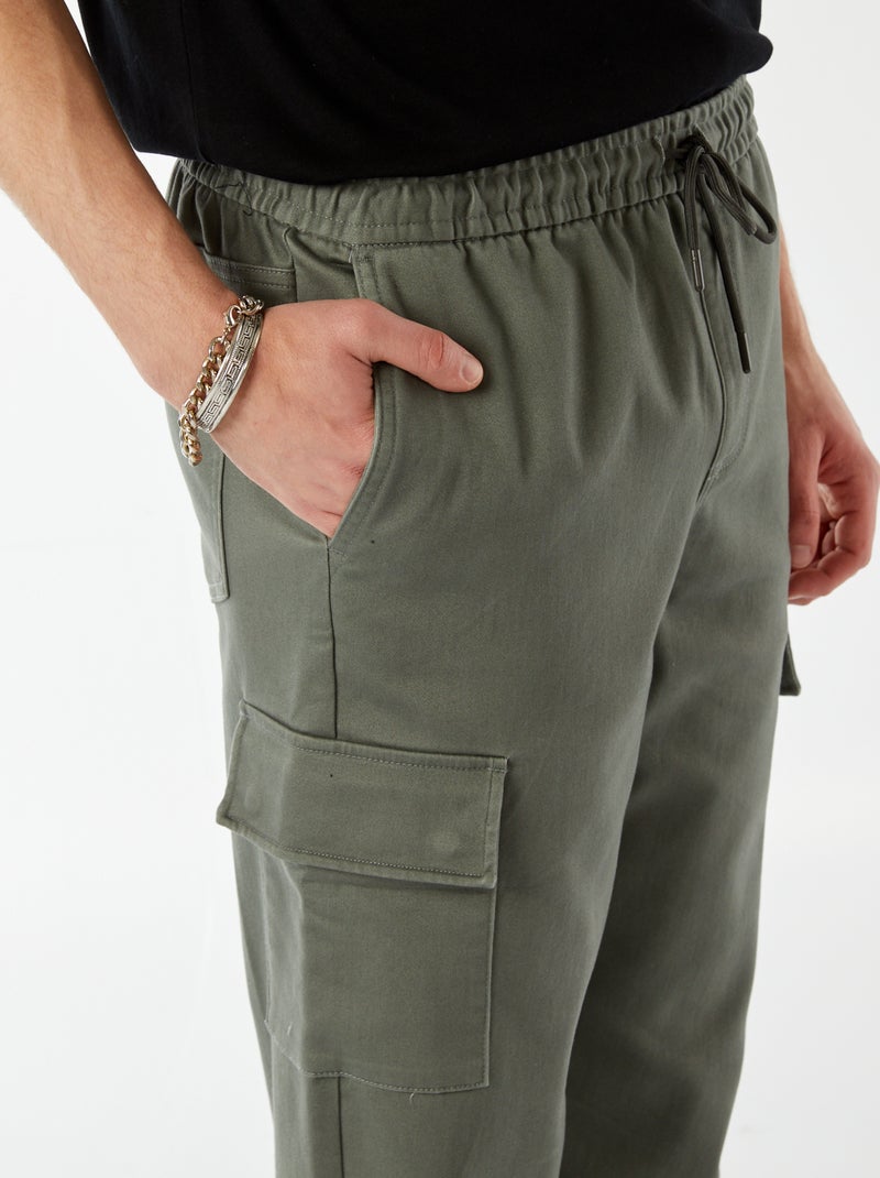 Pantaloni stile 'jogger' multitasche Verde - Kiabi