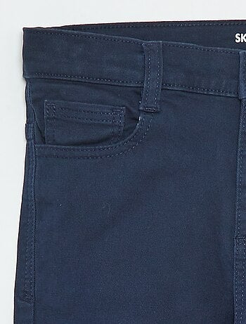 Pantaloni taglio skinny / modello molto aderente a 5 tasche