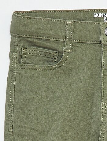 Pantaloni taglio skinny / modello molto aderente a 5 tasche