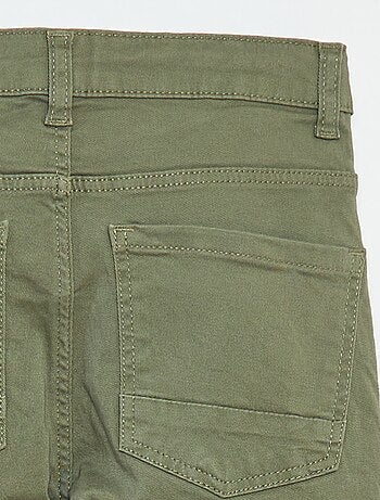Pantaloni taglio skinny / modello molto aderente a 5 tasche