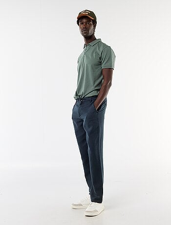 Pantaloni tinta unita in materiale leggero e morbido