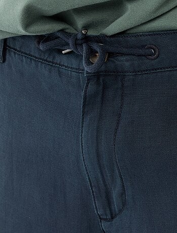 Pantaloni tinta unita in materiale leggero e morbido