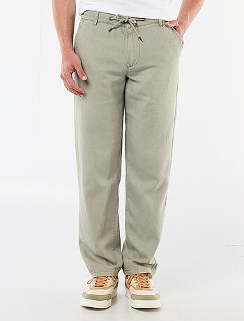 Pantaloni tinta unita in materiale leggero e morbido