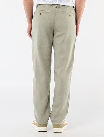 Pantaloni tinta unita in materiale leggero e morbido