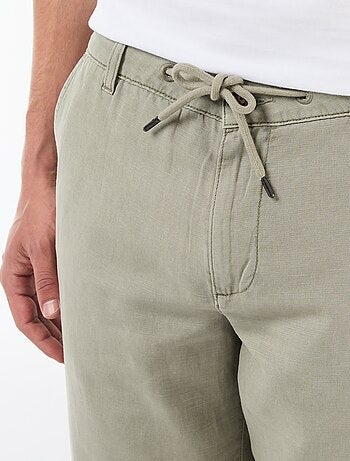 Pantaloni tinta unita in materiale leggero e morbido