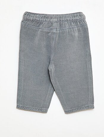 Pantaloni tinta unita in materiale morbido con taglio relax fit