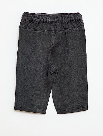 Pantaloni tinta unita in materiale morbido con taglio relax fit