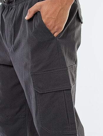 Pantaloni tinta unita multitasche con vita elasticizzata