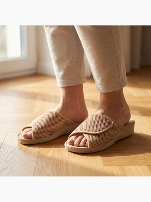 Pantofola Mule Donna Mesh Microforata Strappo Regolabile Fabbricata in Spagna - Kiabi Pantofola Mule Donna Mesh Microforata Strappo Regolabile Fabbricata in Spagna - Kiabi