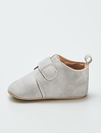 Pantofole a stivaletto con strappi