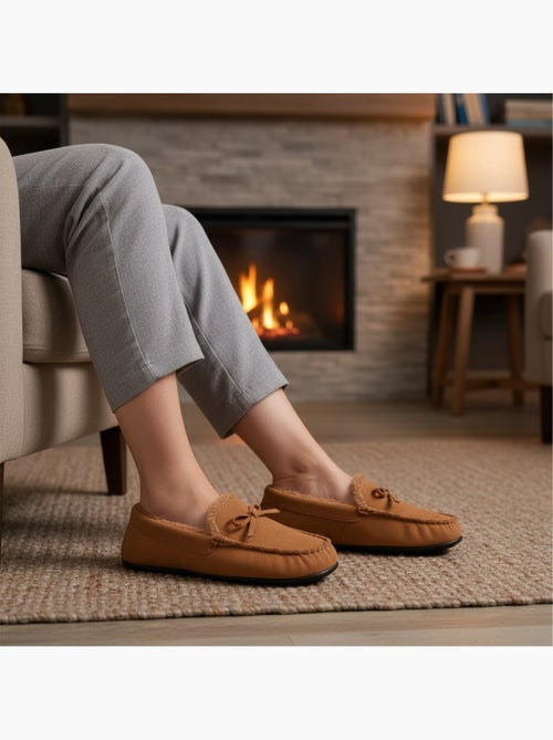 Pantofole donna chiuse scamosciato tinta unita fiocco ozabi - Kiabi Pantofole donna chiuse scamosciato tinta unita fiocco ozabi - Kiabi