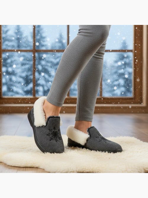 Pantofole donna ozabi invernali, ricamo fiocco, collo in pelliccia, suola estraibile - Kiabi Pantofole donna ozabi invernali, ricamo fiocco, collo in pelliccia, suola estraibile - Kiabi