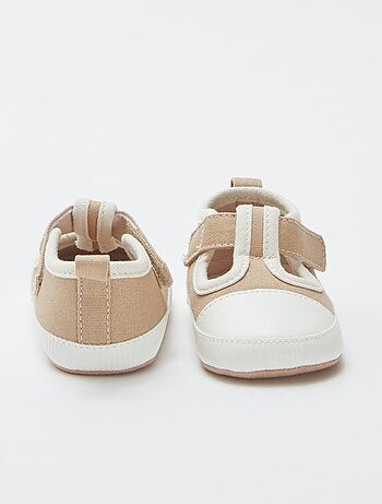 Pantofole stile sneakers in tela