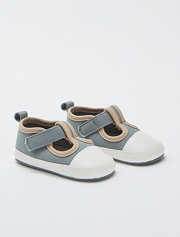 Pantofole stile sneakers in tela