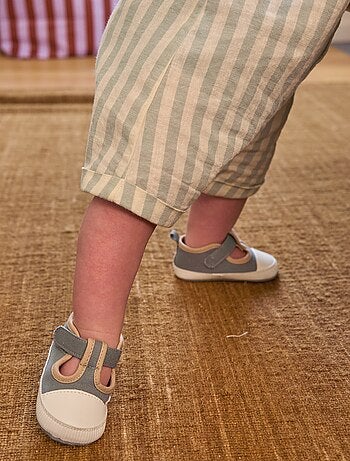 Pantofole stile sneakers in tela