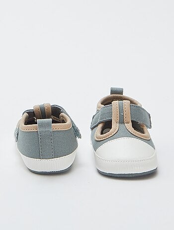 Pantofole stile sneakers in tela