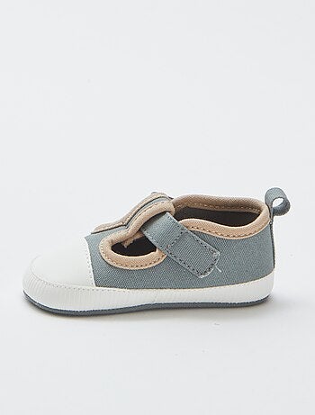 Pantofole stile sneakers in tela