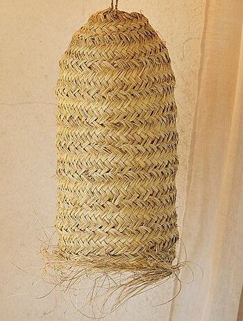 Paralume in tubo di fibra di palma