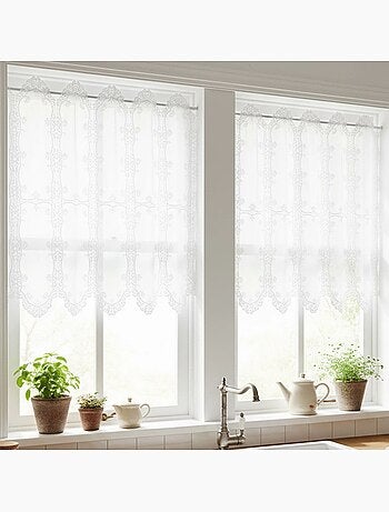 Paravento traforato con macramè a motivi floreali