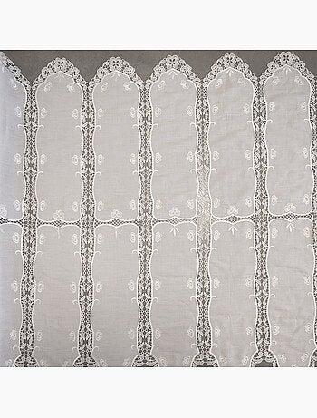 Paravento traforato con macramè a motivi floreali