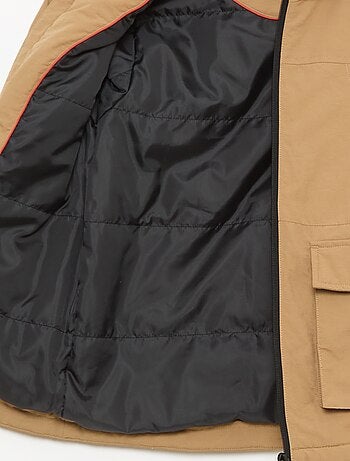 Parka leggera con cappuccio e 2 tasche a soffietto con patta