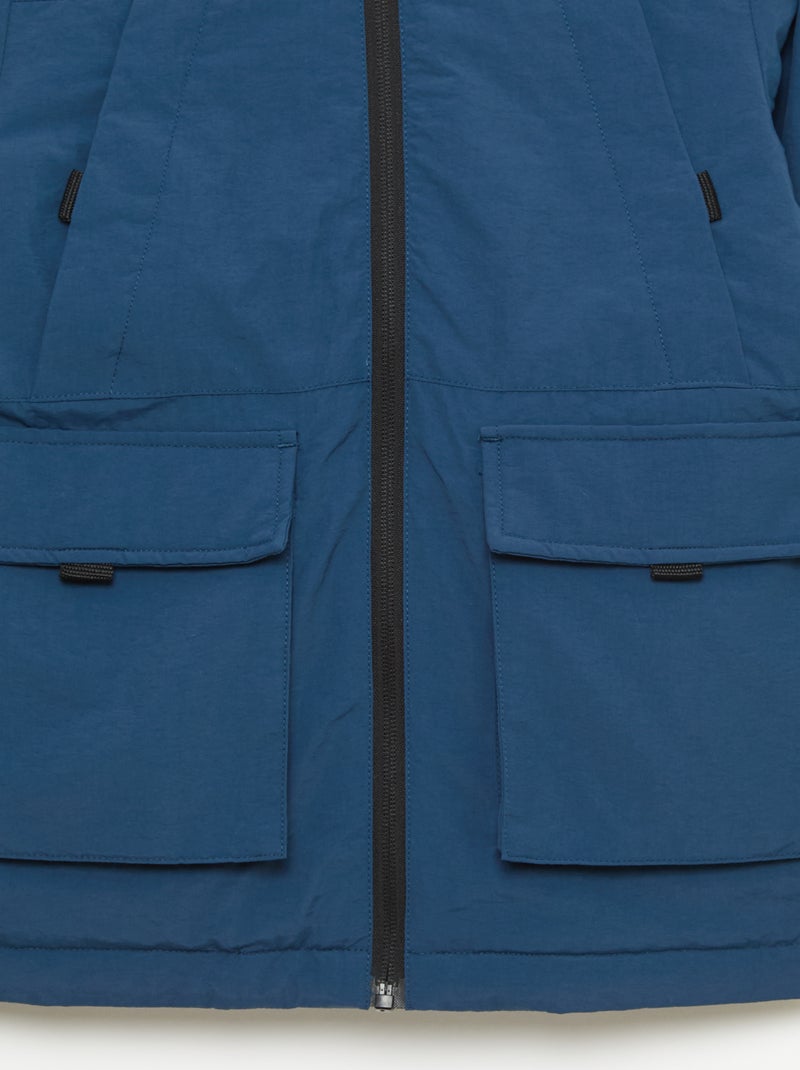 Parka leggera con cappuccio e 2 tasche a soffietto con patta Blu - Kiabi