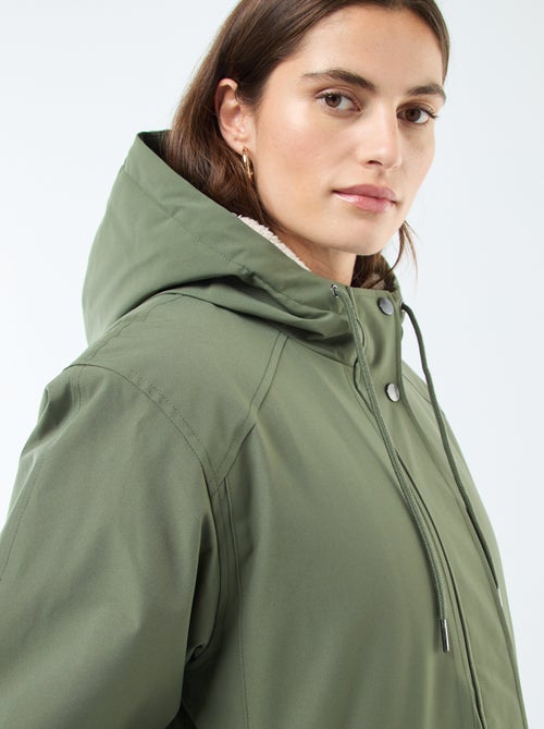 Parka lungo con cappuccio e fodera effetto montone - Kiabi