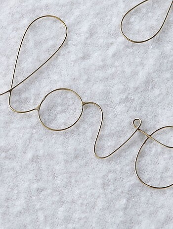 Parola in filo d'ottone dorato "LOVE
