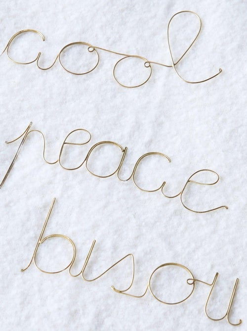 Parola in filo d'ottone dorato "PACE - Kiabi