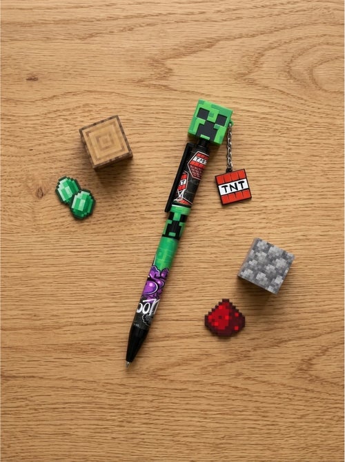 Penna con figurina 3d topper minecraft - Kiabi Penna con figurina 3d topper minecraft - Kiabi