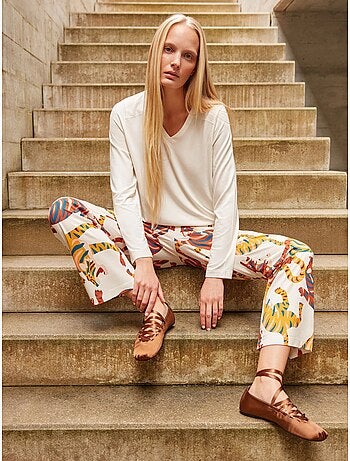 Pigiama con maglietta in pizzo e pantaloni animalier con tigri