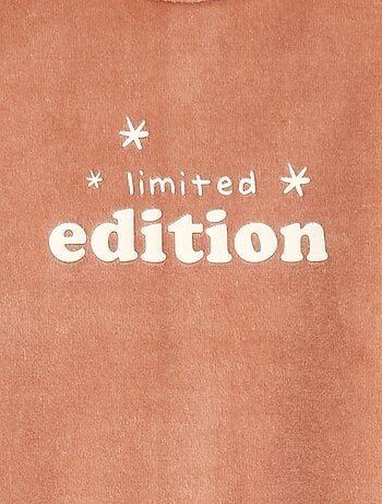 Pigiama in velluto con piedini e animazione sul davanti