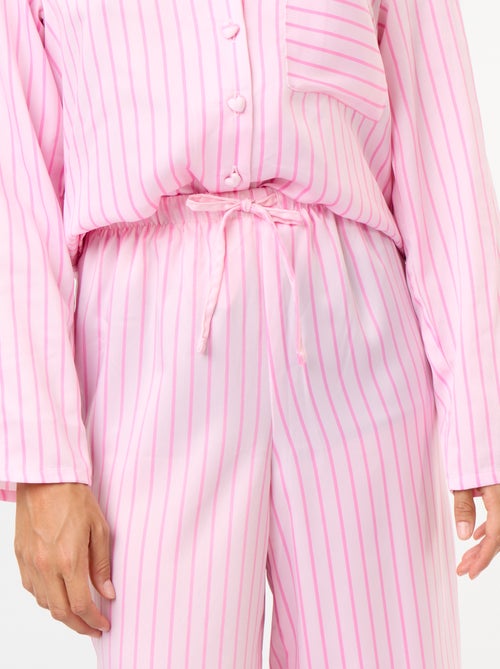 Pigiama lungo satinato camicia + pantaloni - 2 pezzi - Kiabi Pigiama lungo satinato camicia + pantaloni - 2 pezzi - Kiabi