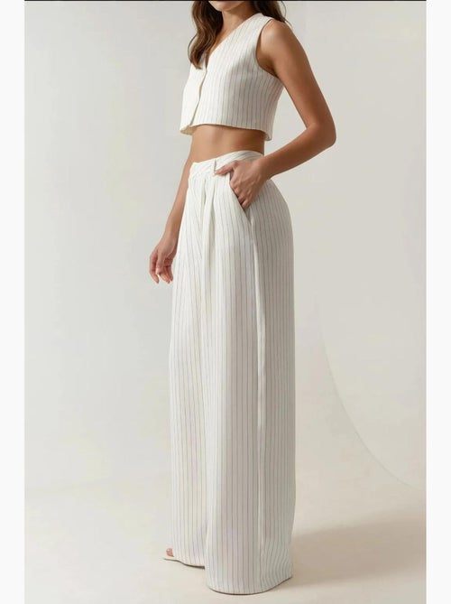 Pika collection pantaloni a vita alta a righe a gamba larga hiccup - Kiabi Pika collection pantaloni a vita alta a righe a gamba larga hiccup - Kiabi