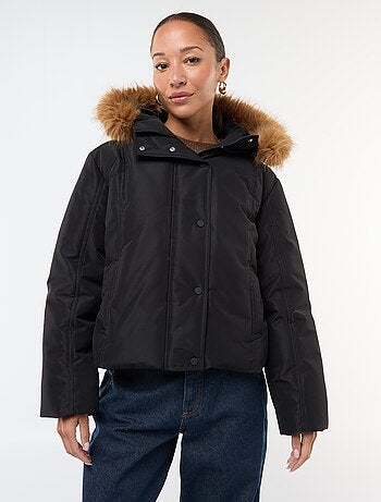 Piumino corto con cappuccio bordato in pelliccia sintetica 'JDY'