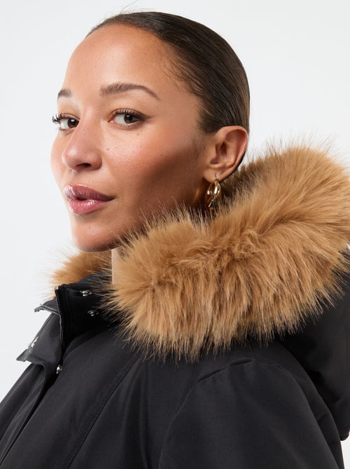 Piumino corto con cappuccio bordato in pelliccia sintetica 'JDY' - Kiabi