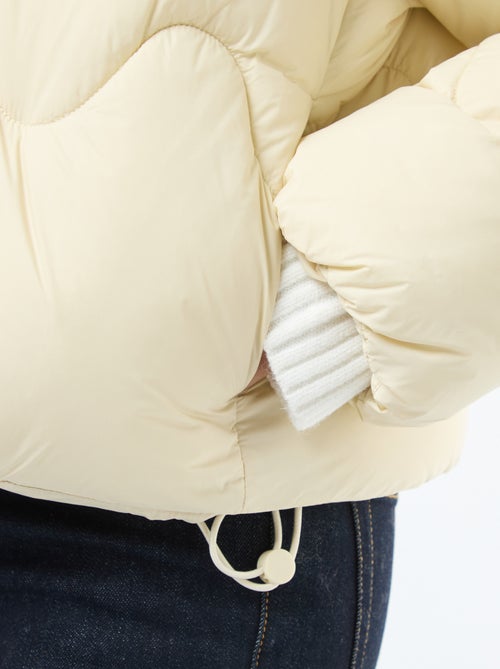 Piumino corto con collo alto e tasche foderate in pile - Kiabi