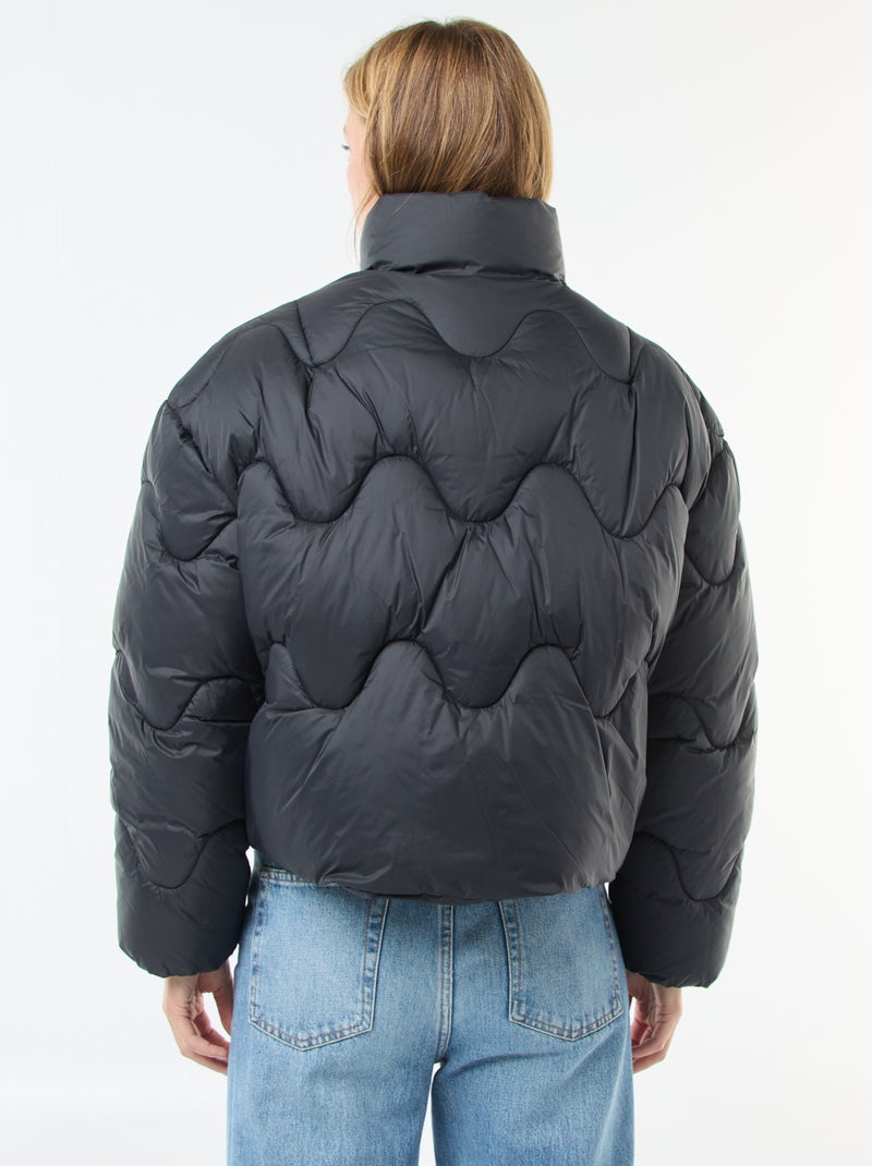 Piumino corto con collo alto e tasche foderate in pile Nero - Kiabi