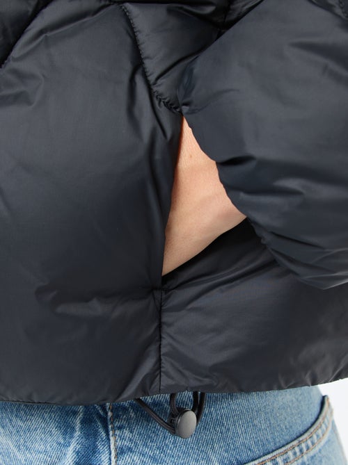 Piumino corto con collo alto e tasche foderate in pile - Kiabi