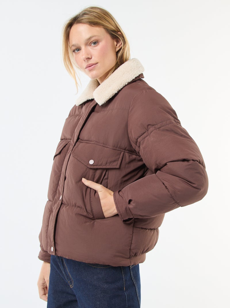 Piumino imbottito con collo effetto montone Marrone - Kiabi